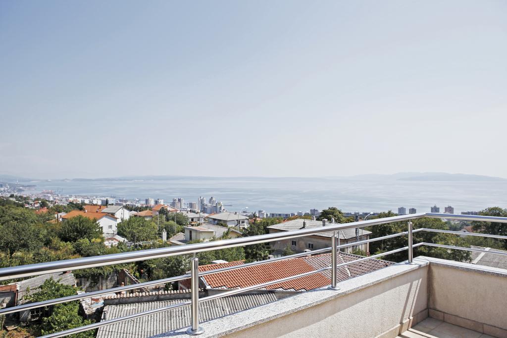 Peachy House Apartment Rijeka Room photo